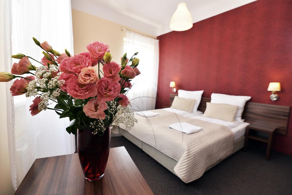 Hotel Pod Jeleniem Sobotka  Room photo